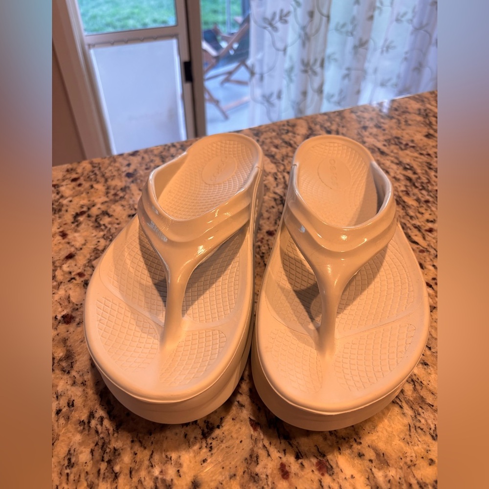 OOFOS WOMEN'S OOMEGA OOLALA SANDAL - NOMAD size 10